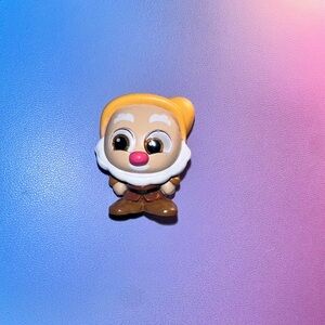 happy (snow white & the seven dwarfs) — disney doorables: series 6